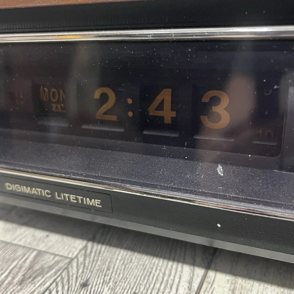 Vintage‎ Sony Digimatic Litetime TFM-C770W Flip Clock Radio for Parts Repair